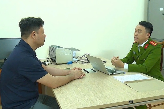 Khởi tố người đàn ông điều thêm ô tô chặn xe ngày mùng 2 Tết- Ảnh 1. Khởi tố người đàn ông điều thêm ô tô chặn xe ngày mùng 2 Tết- Ảnh 1.