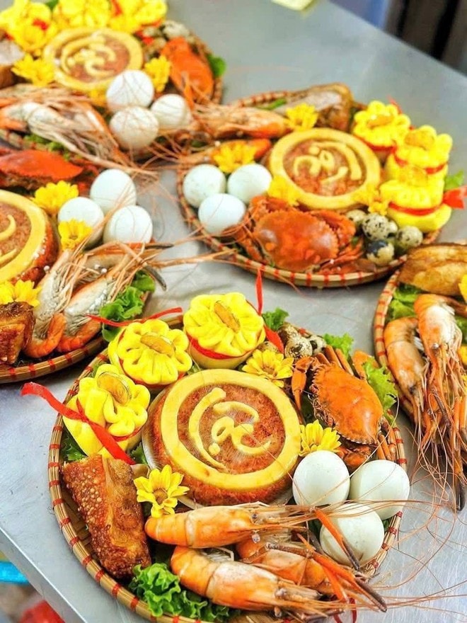 Ngày vía Thần Tài: Từ bánh hũ vàng, mâm cúng tiền triệu đến trào lưu mua lợn đất 'giữ vía'- Ảnh 3.