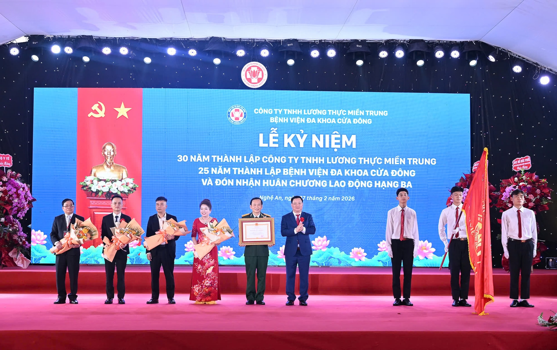 Bệnh viện Đa khoa Cửa Đông đón nhận Huân chương Lao động hạng Ba- Ảnh 1.