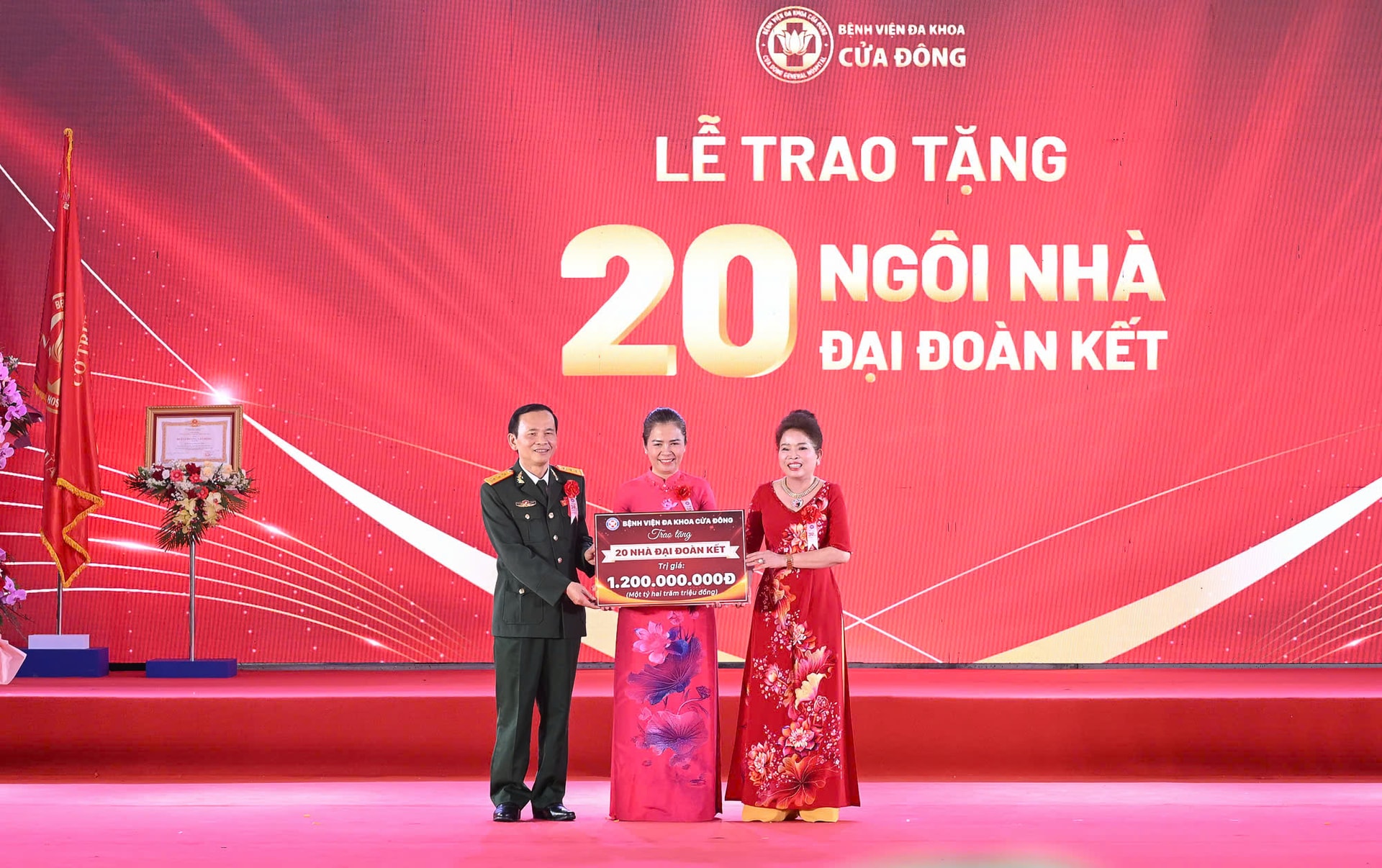 Bệnh viện Đa khoa Cửa Đông đón nhận Huân chương Lao động hạng Ba- Ảnh 3.