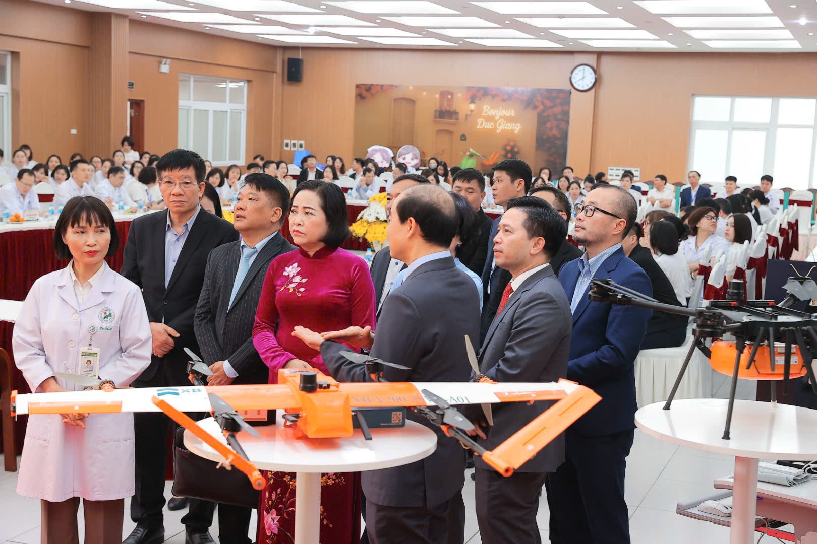 Phó Chủ tịch Quốc hội Nguyễn Thị Thanh chúc mừng ngày truyền thống ngành Y tại Bệnh viện Nhi Trung ương, BVĐK Đức Giang- Ảnh 6.