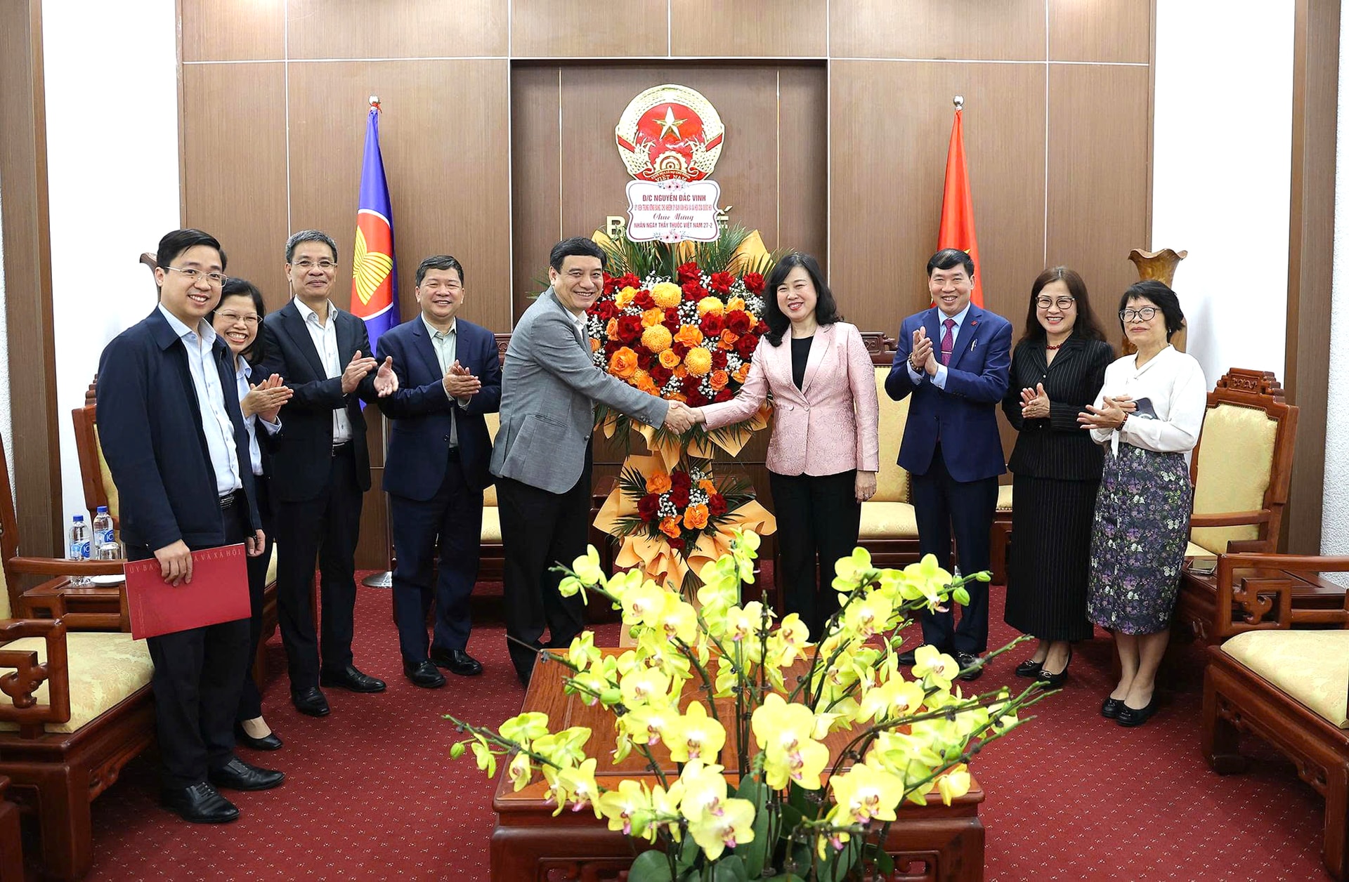 Chủ nhiệm Ủy ban Văn hóa và Xã hội của Quốc hội chúc mừng Bộ Y tế nhân Ngày Thầy thuốc Việt Nam- Ảnh 2.