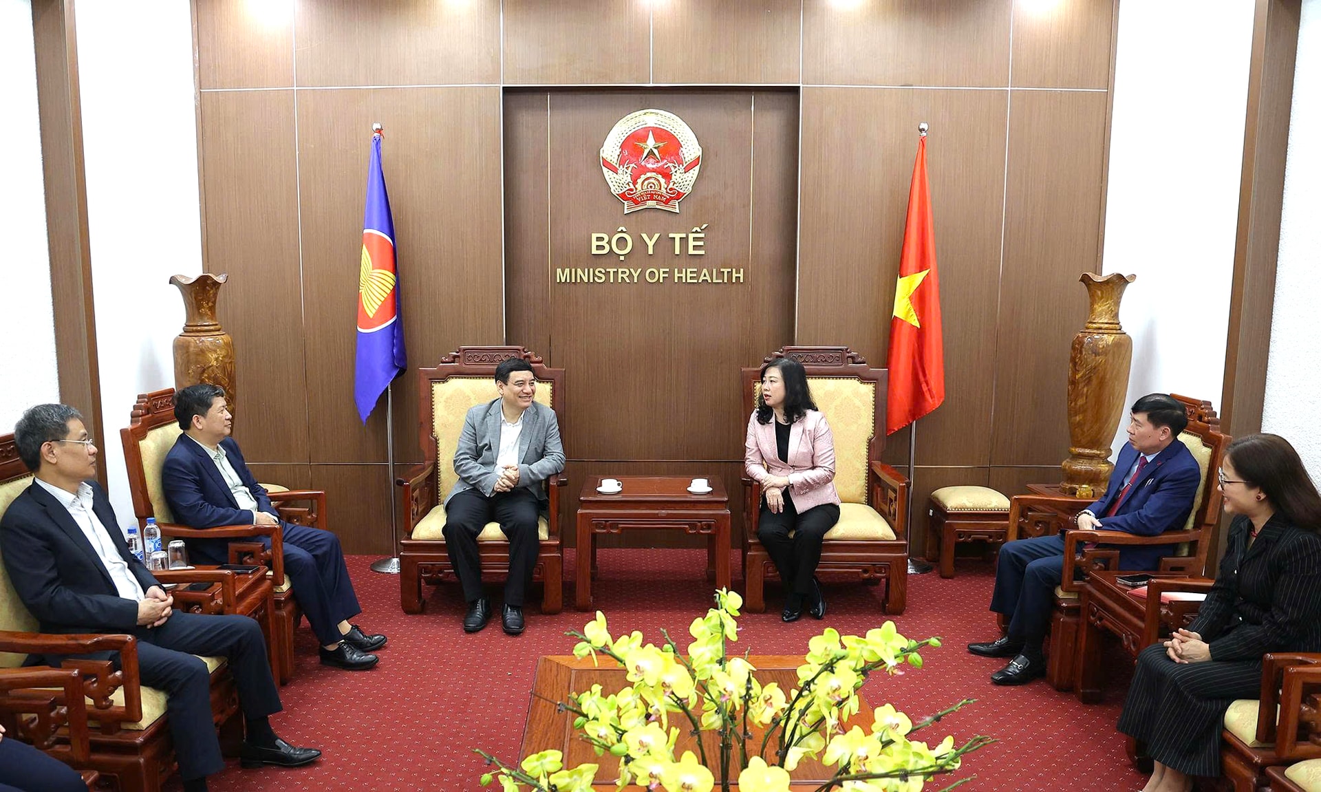 Chủ nhiệm Ủy ban Văn hóa và Xã hội của Quốc hội chúc mừng Bộ Y tế nhân Ngày Thầy thuốc Việt Nam- Ảnh 1.