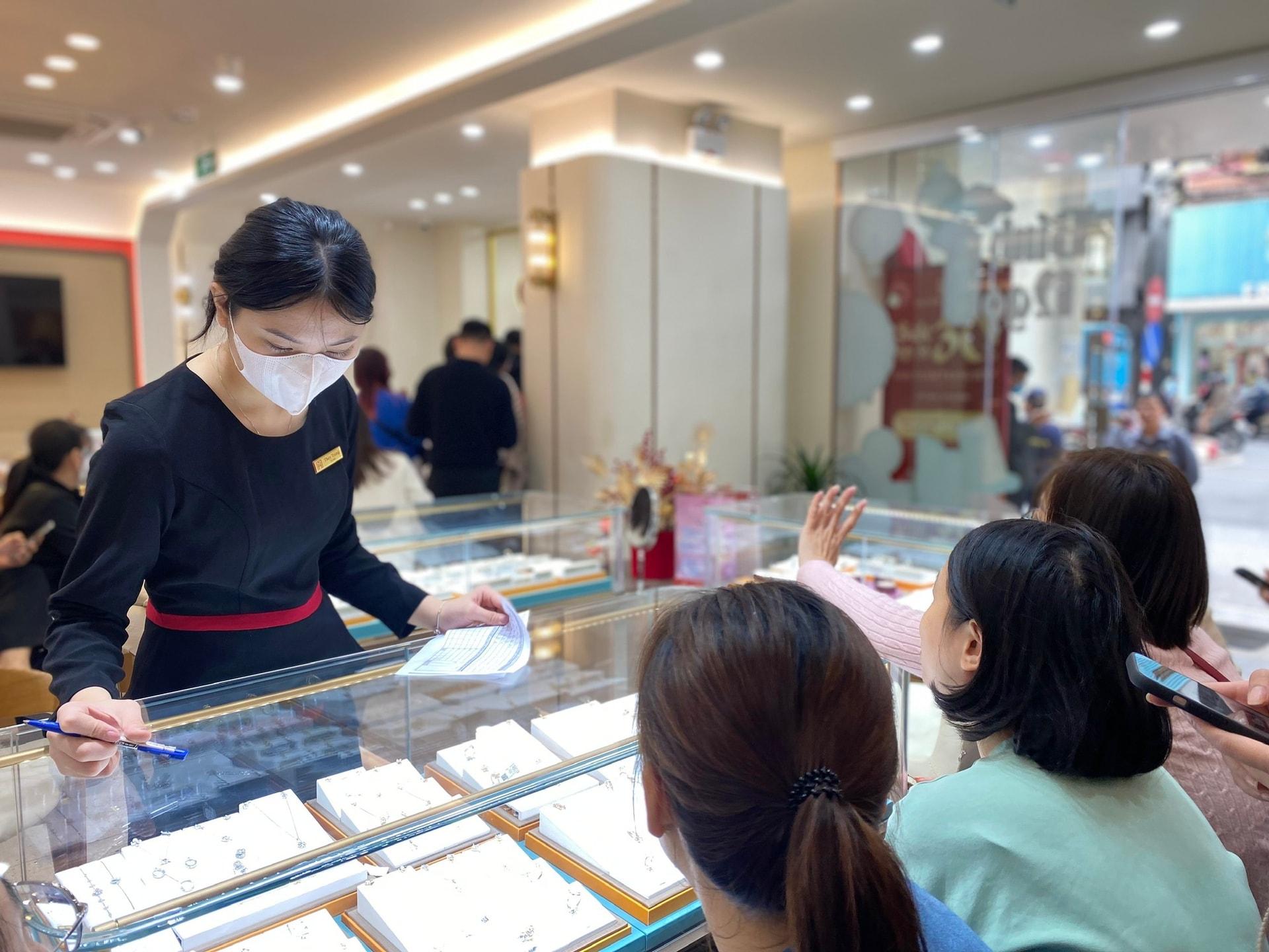 Loại trang sức nào đang được ‘săn lùng’ để tích lộc, cầu may trong năm mới 2026?- Ảnh 2. Loại trang sức nào đang được ‘săn lùng’ để tích lộc, cầu may trong năm mới 2026?- Ảnh 2.