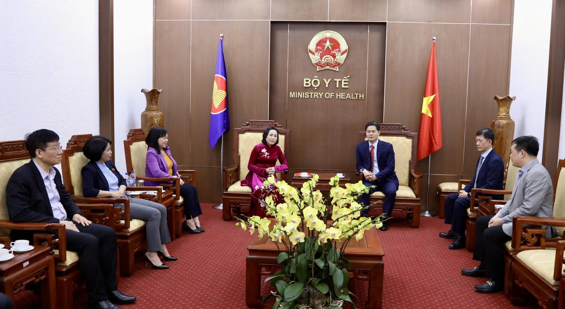 Phó Chủ tịch Quốc hội chúc mừng Bộ Y tế nhân Ngày Thầy thuốc Việt Nam- Ảnh 1.