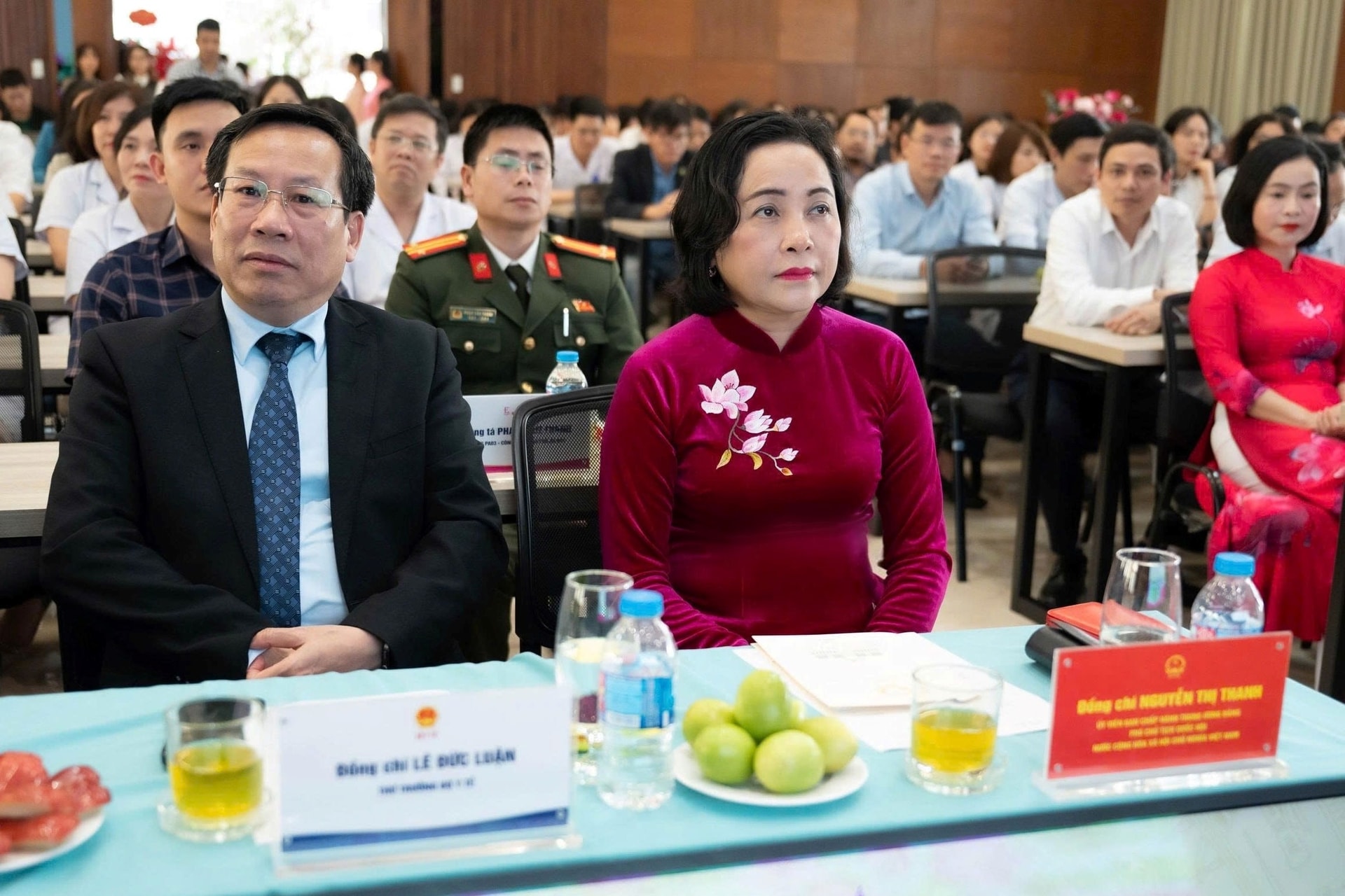 Phó Chủ tịch Quốc hội thăm, chúc mừng Viện Huyết học - Truyền máu Trung ương và Bệnh viện E- Ảnh 2.