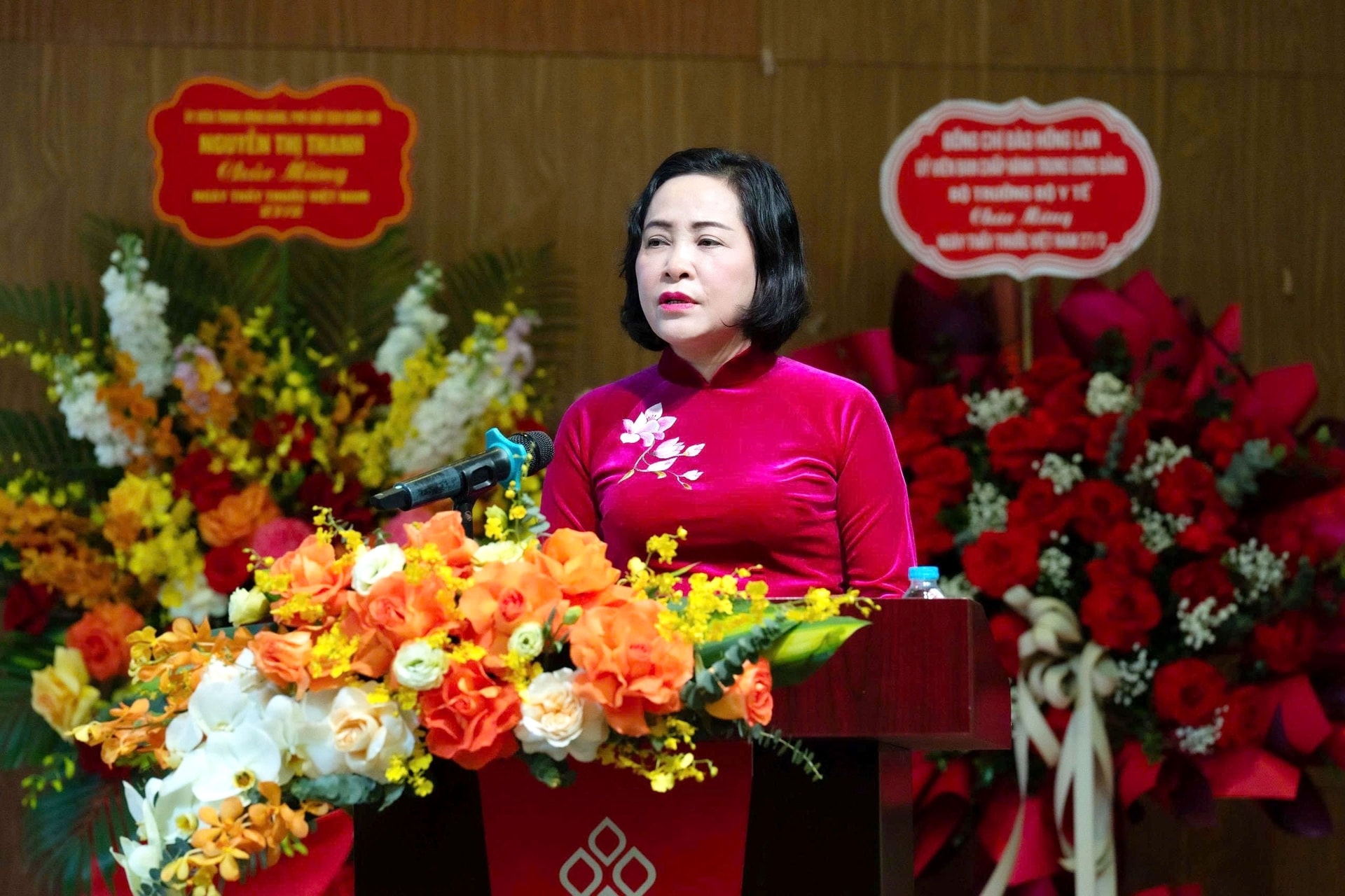 Phó Chủ tịch Quốc hội thăm, chúc mừng Viện Huyết học - Truyền máu Trung ương và Bệnh viện E- Ảnh 1.