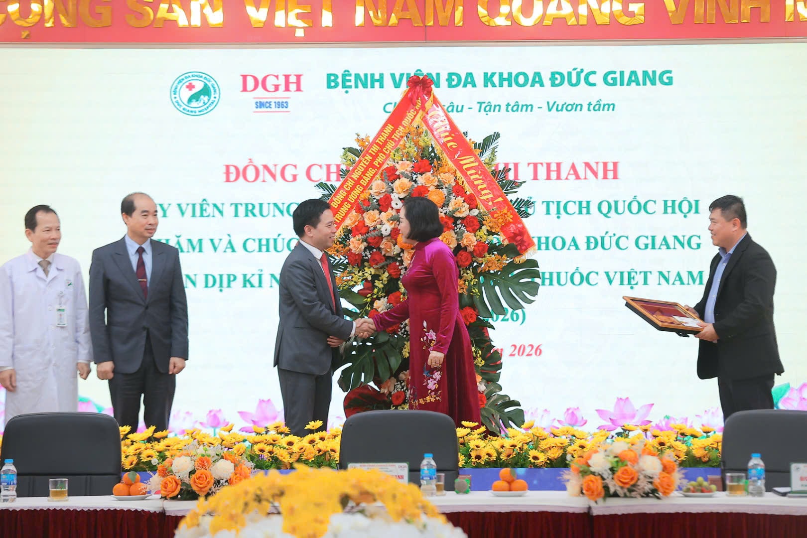 Phó Chủ tịch Quốc hội Nguyễn Thị Thanh chúc mừng ngày truyền thống ngành Y tại Bệnh viện Nhi Trung ương, BVĐK Đức Giang- Ảnh 5.