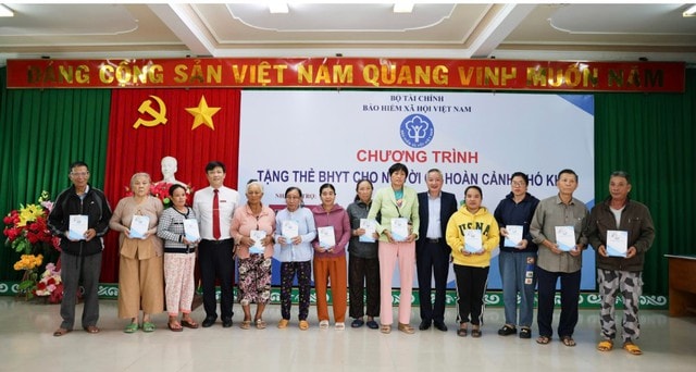 Agribank đồng hành cùng ngành y tế vì sức khỏe cộng đồng- Ảnh 3. Agribank đồng hành cùng ngành y tế vì sức khỏe cộng đồng- Ảnh 3.