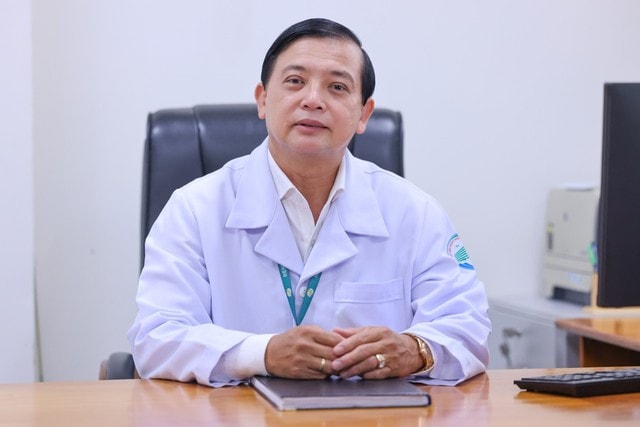 'Những thiên thần áo trắng' căng mình giành lại sự sống cho người bệnh sốt xuất huyết Dengue- Ảnh 2.