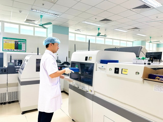 Người bệnh được tiếp cận dịch vụ xét nghiệm đạt chuẩn quốc tế ngay tại tuyến tỉnh- Ảnh 2.