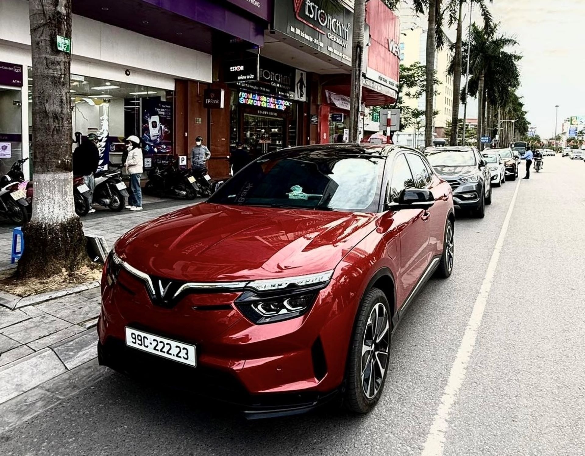 Anh Nguyễn Tú (Hà Nội) cho rằng VF 8 đã giải quyết bài toán chi phí và đáp ứng tốt yêu cầu của anh về vận hành.