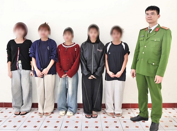 5 học sinh 14 tuổi rời trường đi làm thuê theo lời rủ rê qua mạng- Ảnh 1.