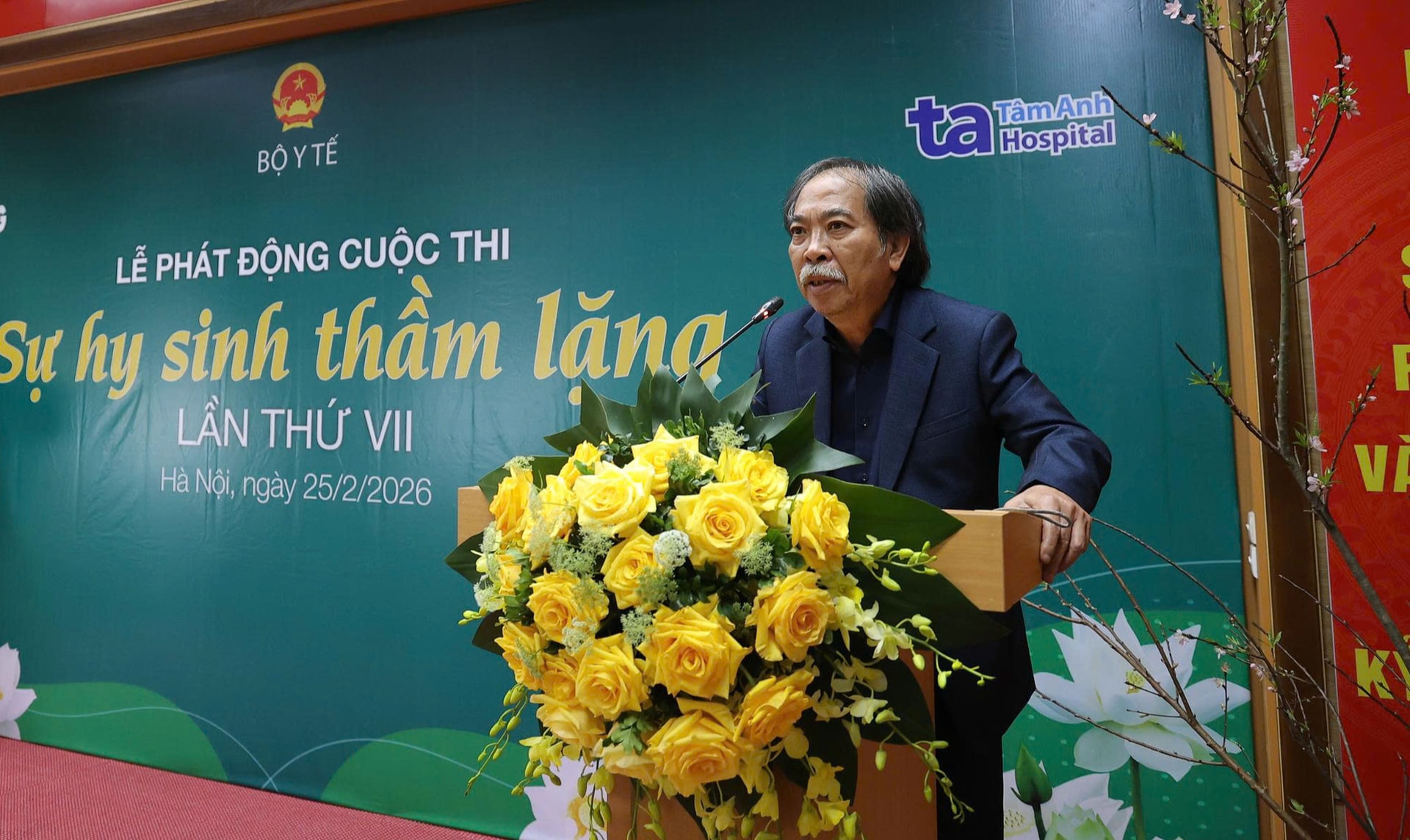 Nhà văn Nguyễn Quang Thiều: ‘Sự hy sinh thầm lặng’ tôn vinh thầy thuốc, ‘nhắn’ bệnh nhân đừng tuyệt vọng- Ảnh 1.