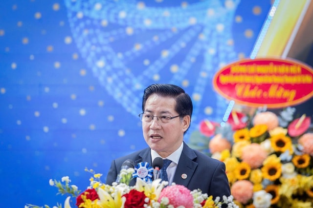 Bệnh viện Bình Dân đón nhận Huân chương Lao động hạng Nhì- Ảnh 1.