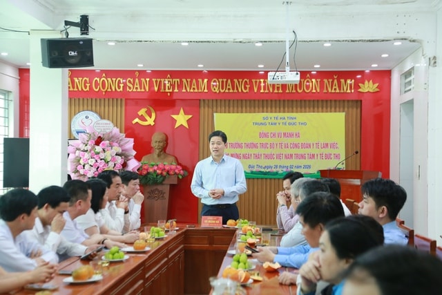 Thứ trưởng Thường trực Bộ Y tế dự chương trình khám bệnh, tặng quà người dân Hà Tĩnh- Ảnh 7. Thứ trưởng Thường trực Bộ Y tế dự chương trình khám bệnh, tặng quà người dân Hà Tĩnh- Ảnh 7.