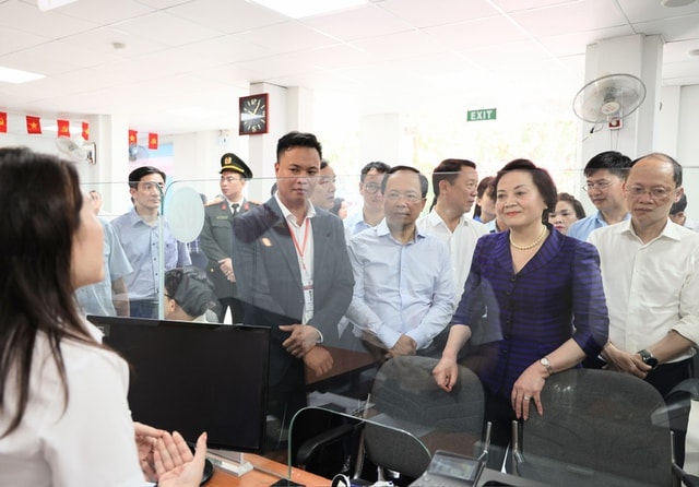 Phó Thủ tướng Phạm Thị Thanh Trà: Thông suốt thủ tục, phục vụ người dân tốt nhất- Ảnh 1. Phó Thủ tướng Phạm Thị Thanh Trà: Thông suốt thủ tục, phục vụ người dân tốt nhất- Ảnh 1.