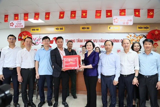 Phó Thủ tướng Phạm Thị Thanh Trà: Thông suốt thủ tục, phục vụ người dân tốt nhất- Ảnh 2. Phó Thủ tướng Phạm Thị Thanh Trà: Thông suốt thủ tục, phục vụ người dân tốt nhất- Ảnh 2.