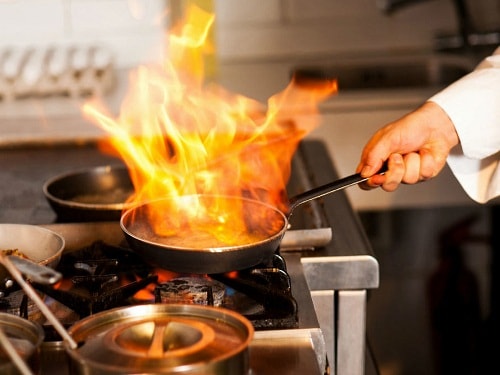 Tin kém vui cho hàng triệu người Việt Nam về giá gas tháng 3/2026- Ảnh 1. Tin kém vui cho hàng triệu người Việt Nam về giá gas tháng 3/2026- Ảnh 1.