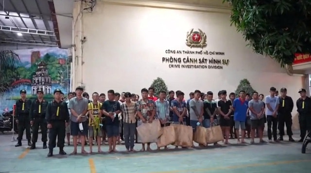 TPHCM liên tiếp triệt phá các tụ điểm cờ bạc, bắt giữ 83 đối tượng- Ảnh 2. TPHCM liên tiếp triệt phá các tụ điểm cờ bạc, bắt giữ 83 đối tượng- Ảnh 2.