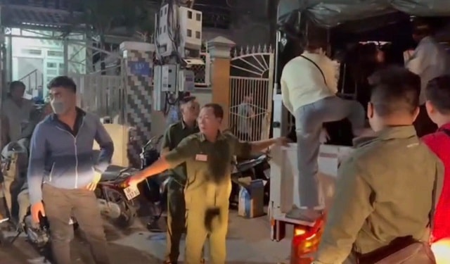 TPHCM liên tiếp triệt phá các tụ điểm cờ bạc, bắt giữ 83 đối tượng- Ảnh 1. TPHCM liên tiếp triệt phá các tụ điểm cờ bạc, bắt giữ 83 đối tượng- Ảnh 1.