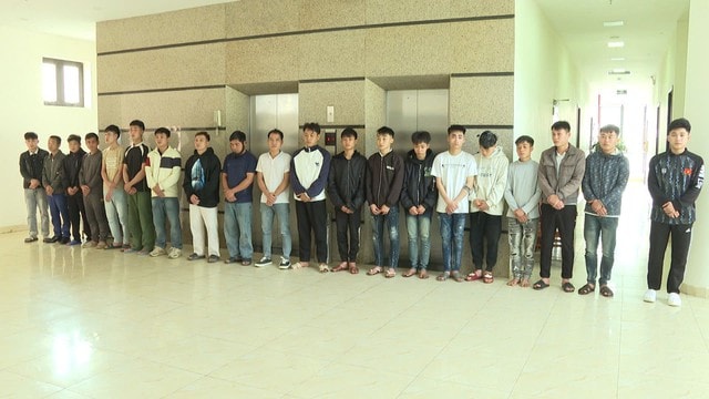 Triệu tập nhóm đối tượng tung tin giả bị 'công an đánh'- Ảnh 3. Triệu tập nhóm đối tượng tung tin giả bị 'công an đánh'- Ảnh 3.