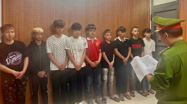 Khởi tố tội giết người 13 thanh thiếu niên truy đuổi người đi đường- Ảnh 1. Khởi tố tội giết người 13 thanh thiếu niên truy đuổi người đi đường- Ảnh 1.