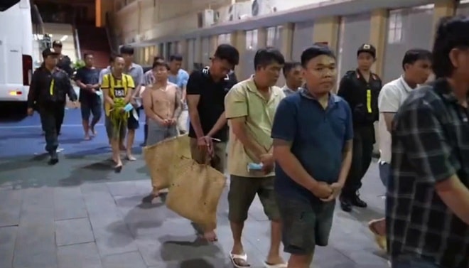 TPHCM liên tiếp triệt phá các tụ điểm cờ bạc, bắt giữ 83 đối tượng- Ảnh 4. TPHCM liên tiếp triệt phá các tụ điểm cờ bạc, bắt giữ 83 đối tượng- Ảnh 4.