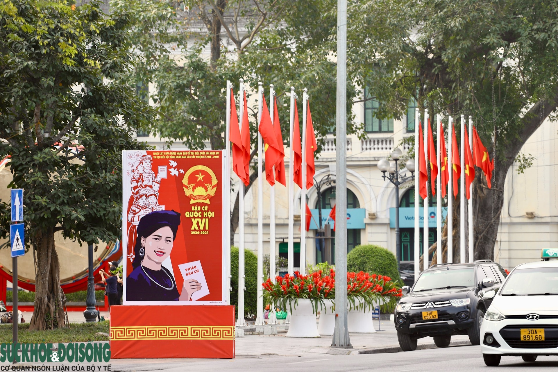 Hà Nội rực rỡ cờ hoa chào mừng bầu cử Quốc hội khóa XVI và Hội đồng nhân dân nhiệm kỳ 2026 - 2031- Ảnh 8.