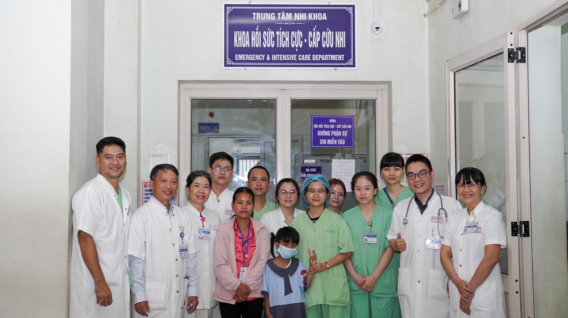 Chạy đua với thời gian cứu cháu bé bị rắn cạp nia cắn- Ảnh 1.