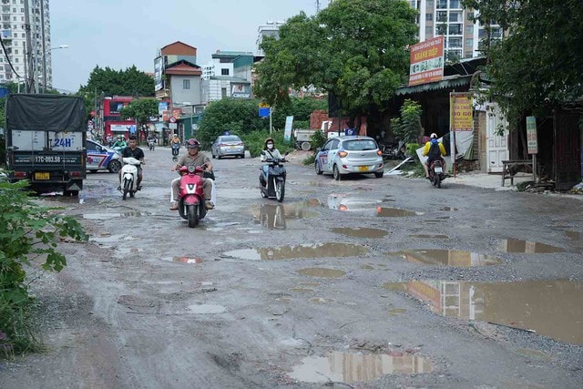 Diện mạo mới tuyến đường nhiều năm lầy lội ở nội đô Hà Nội- Ảnh 2.