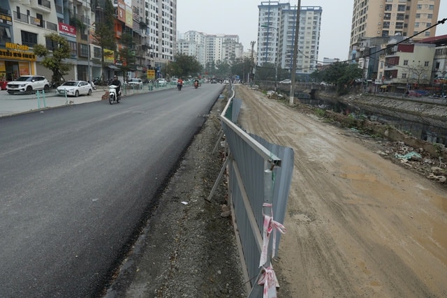 Diện mạo mới tuyến đường nhiều năm lầy lội ở nội đô Hà Nội- Ảnh 11.
