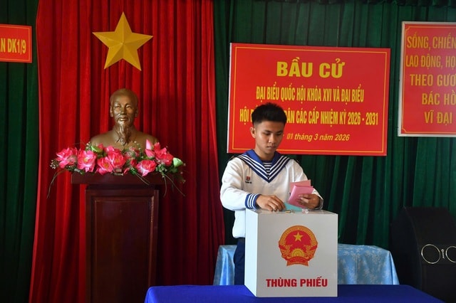 Nhiều cử tri gửi gắm kỳ vọng vào ứng cử viên ĐBQH khóa XVI- Ảnh 1. Nhiều cử tri gửi gắm kỳ vọng vào ứng cử viên ĐBQH khóa XVI- Ảnh 1.