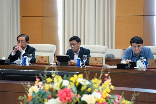 Phiên họp thứ 55 của UBTVQH: Xem xét khối lượng lớn dự án luật trình Kỳ họp thứ Nhất- Ảnh 3.