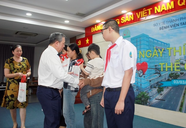 Điếc đột ngột và ‘bẫy’ công nghệ: Cảnh báo từ chuyên gia Tai Mũi Họng- Ảnh 3.