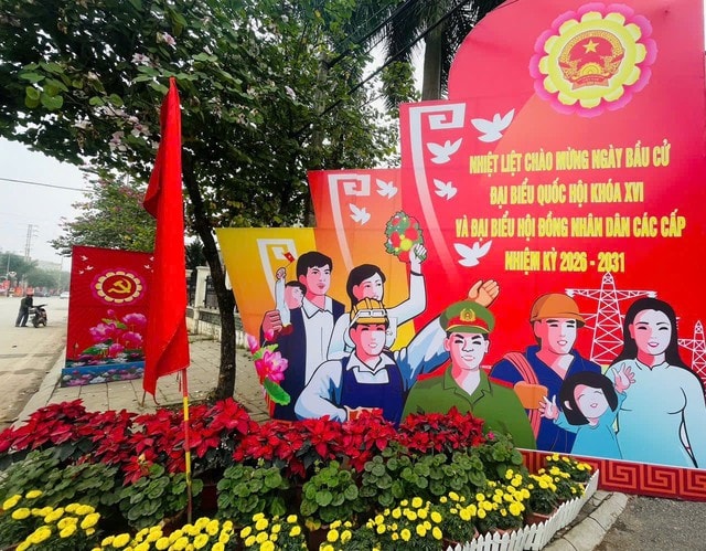 ‘Đi từng ngõ, gõ từng nhà’ để đảm bảo quyền lợi cử tri trước ngày hội lớn tại Thanh Hóa- Ảnh 1.