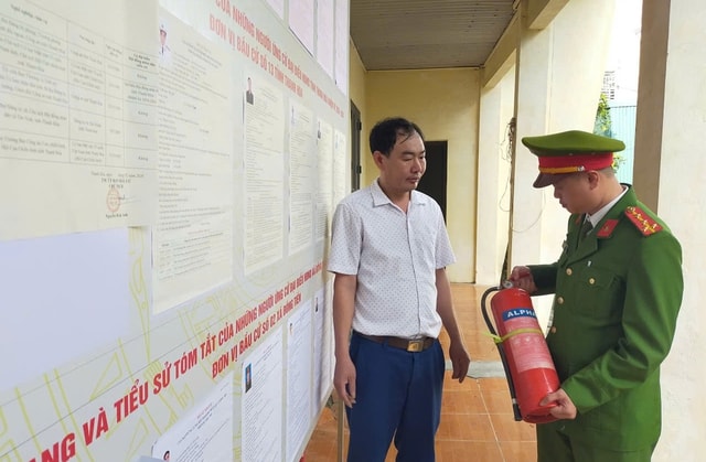‘Đi từng ngõ, gõ từng nhà’ để đảm bảo quyền lợi cử tri trước ngày hội lớn tại Thanh Hóa- Ảnh 5.