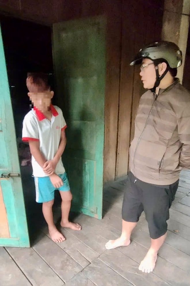 Hết Tết, thầy cô vùng cao lại vào bản 'gõ cửa' từng nhà đưa học sinh trở lại lớp- Ảnh 7. Hết Tết, thầy cô vùng cao lại vào bản 'gõ cửa' từng nhà đưa học sinh trở lại lớp- Ảnh 7.