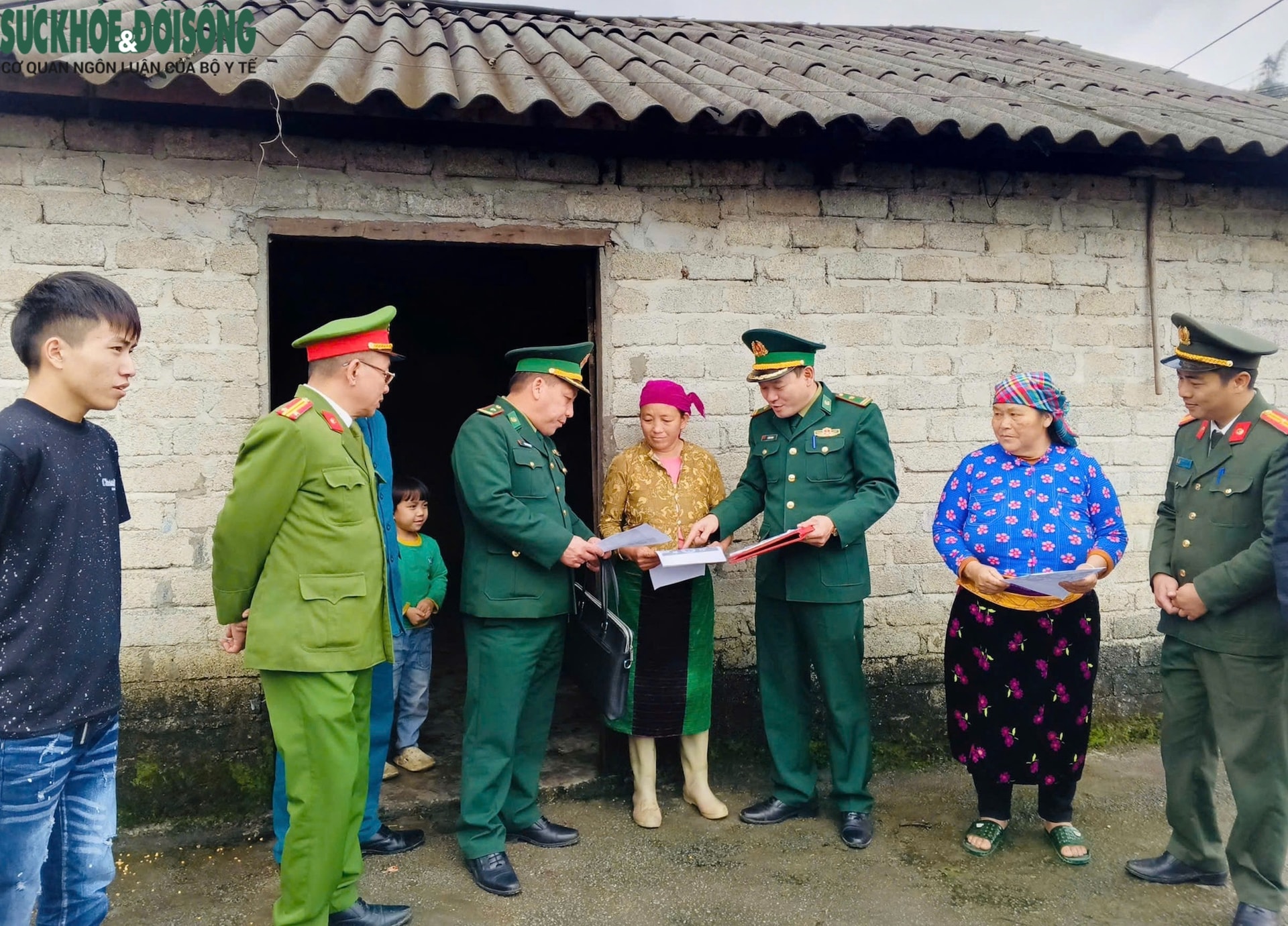 Xây dựng thế trận lòng dân vững chắc nơi tuyến đầu Tổ quốc- Ảnh 2. Xây dựng thế trận lòng dân vững chắc nơi tuyến đầu Tổ quốc- Ảnh 2.