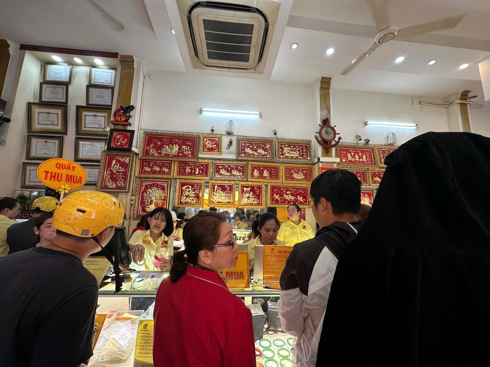 Vàng ‘quay xe’, mất mốc 190 triệu đồng/lượng- Ảnh 1. Vàng ‘quay xe’, mất mốc 190 triệu đồng/lượng- Ảnh 1.