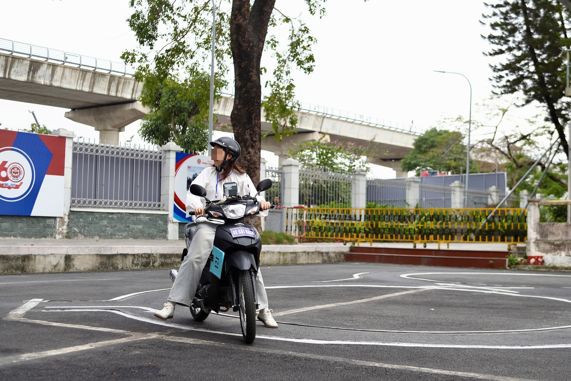 Sau Tết, các trung tâm sát hạch lái xe tăng ca phục vụ hàng nghìn thí sinh- Ảnh 7. Sau Tết, các trung tâm sát hạch lái xe tăng ca phục vụ hàng nghìn thí sinh- Ảnh 7.