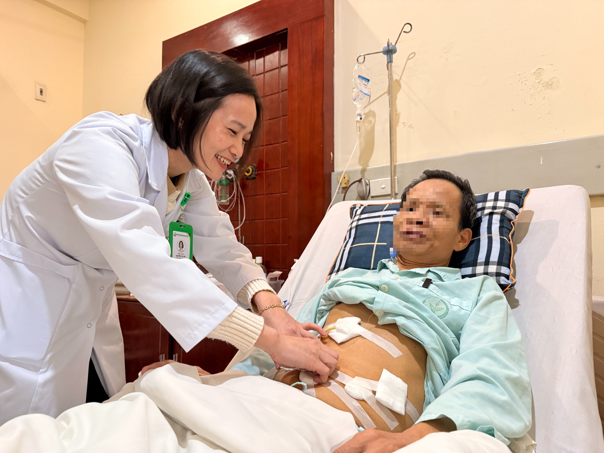 Đau bụng âm ỉ, vàng da, đi khám người đàn ông phát hiện mắc cùng lúc 2 ung thư- Ảnh 2. Đau bụng âm ỉ, vàng da, đi khám người đàn ông phát hiện mắc cùng lúc 2 ung thư- Ảnh 2.