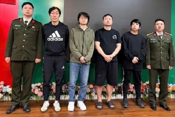 Hà Nội: Triệt phá ổ nhóm lừa đảo xuyên quốc gia đội lốt cảnh sát Nhật, chiếm đoạt 11 tỷ đồng- Ảnh 1.