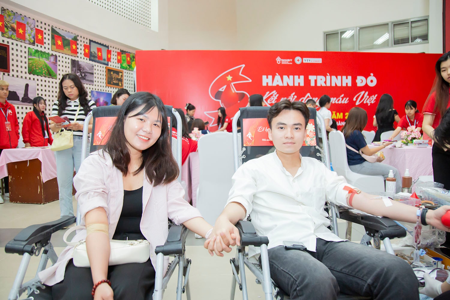 Lễ hội Xuân hồng, nơi lòng nhân ái hiến máu cứu người lan toả, nhân lên- Ảnh 2. Lễ hội Xuân hồng, nơi lòng nhân ái hiến máu cứu người lan toả, nhân lên- Ảnh 2.