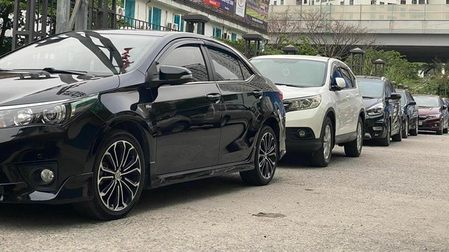 Người dân đến từ sớm trong những ngày đầu áp dụng kiểm định khí thải mới- Ảnh 1. Người dân đến từ sớm trong những ngày đầu áp dụng kiểm định khí thải mới- Ảnh 1.