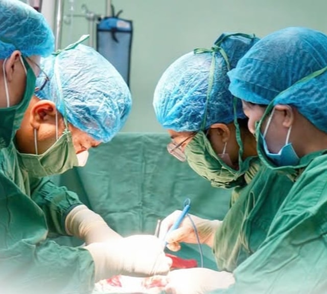 Mổ khẩn trong đêm, giữ tử cung cho sản phụ rau cài răng lược thể Percreta- Ảnh 1. Mổ khẩn trong đêm, giữ tử cung cho sản phụ rau cài răng lược thể Percreta- Ảnh 1.