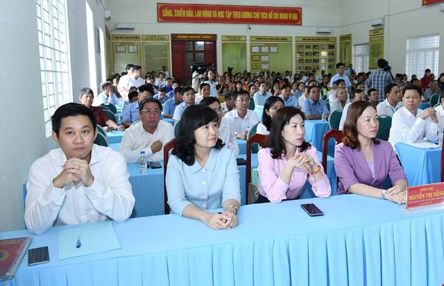 Chủ tịch Quốc hội dự tiếp xúc cử tri với người ứng cử ĐBQH khóa XVI tại TPHCM- Ảnh 4. Chủ tịch Quốc hội dự tiếp xúc cử tri với người ứng cử ĐBQH khóa XVI tại TPHCM- Ảnh 4.