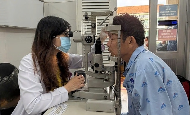 Nhiều ca tổn thương mắt nặng, nguy cơ mù lòa vĩnh viễn do nổ pháo- Ảnh 1. Nhiều ca tổn thương mắt nặng, nguy cơ mù lòa vĩnh viễn do nổ pháo- Ảnh 1.