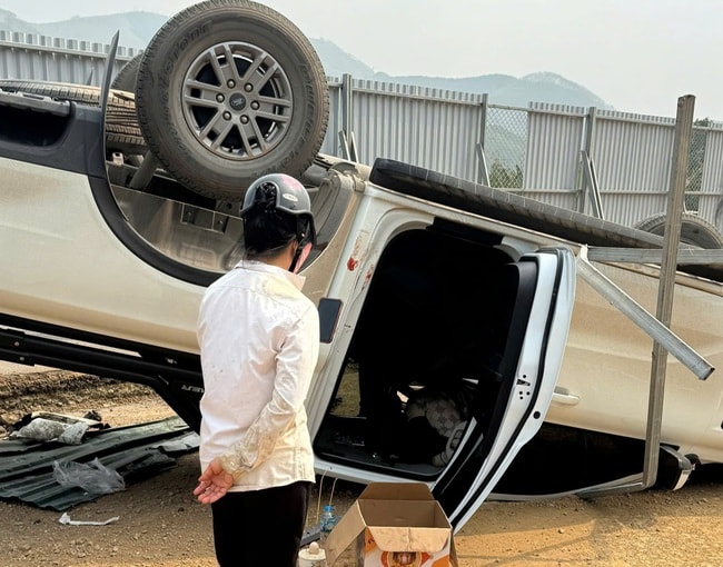 Tai nạn trên cao tốc Nội Bài - Lào Cai khiến tài xế tử vong tại chỗ- Ảnh 1.