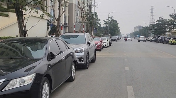 Chung cư Gelexia và Viện Pháp y Quốc gia bị 'bủa vây' bởi bãi xe không phép- Ảnh 2.